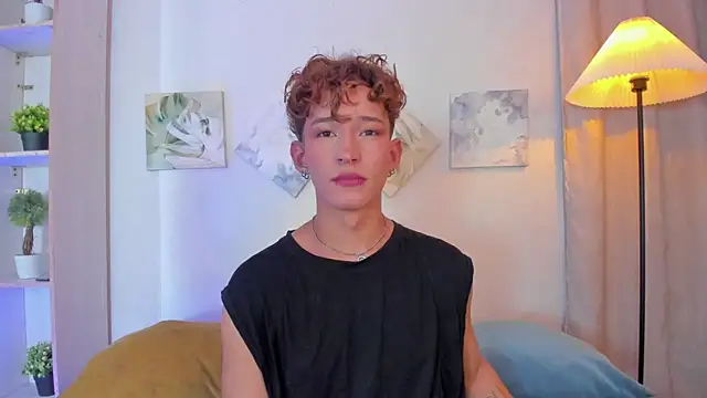 iiangel  online show from December 3, 2025, 3:14 am