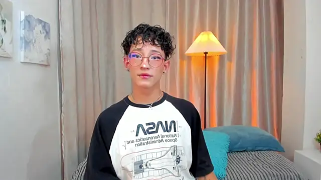 Snapshot of iiangel_ chatting on February 25, 2026, 3:27 am iiangel online show from February 25, 2026, 3:27 am