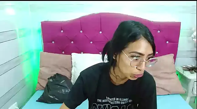 Karla SlutSkinny online show from February 27, 2025, 2:53 am