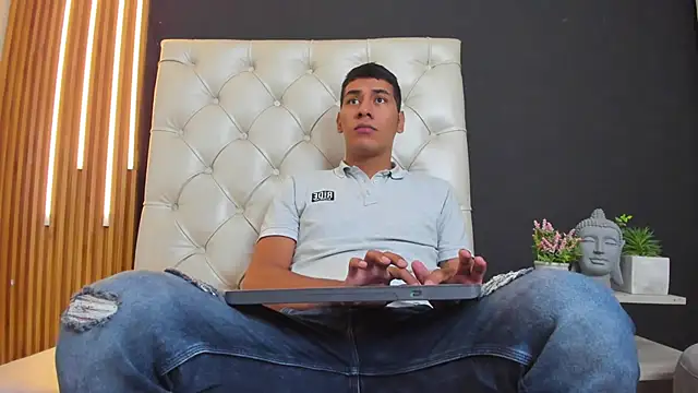 mike  cute online show from February 18, 2025, 1:22 pm