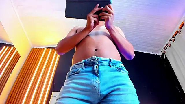 mike  cute online show from March 1, 2025, 1:07 pm