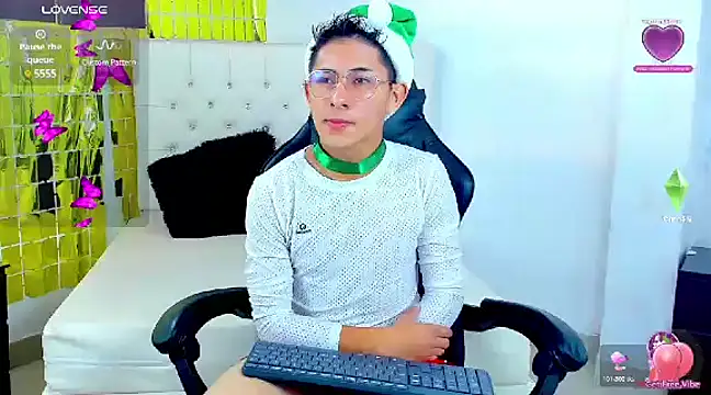 Angel Medina online show from March 4, 2025, 12:22 pm
