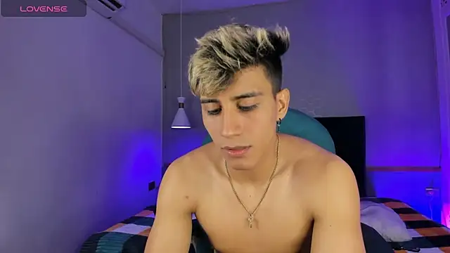 Snapshot of Allex_Cano chatting on February 22, 2025, 11:46 pm Allex Cano online show from February 22, 2025, 11:46 pm