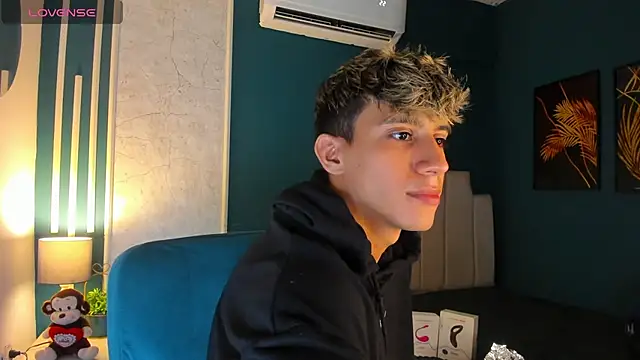 Snapshot of Allex_Cano chatting on March 10, 2025, 3:45 am Allex Cano online show from March 10, 2025, 3:45 am