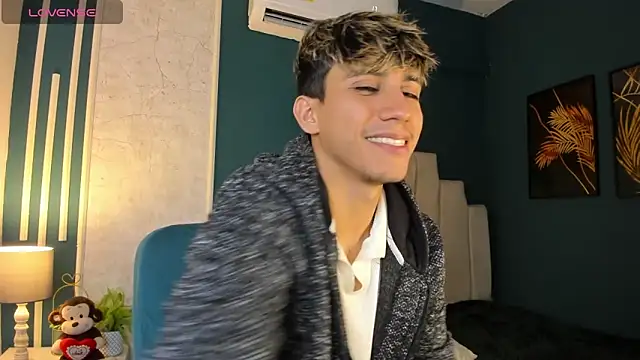 Snapshot of Allex_Cano chatting on March 17, 2025, 11:42 am Allex Cano online show from March 17, 2025, 11:42 am