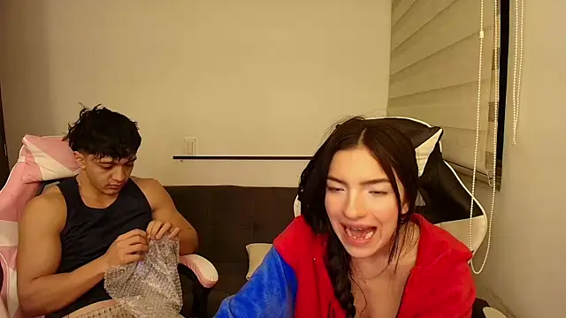 DesireLuxe online show from November 26, 2025, 7:20 am