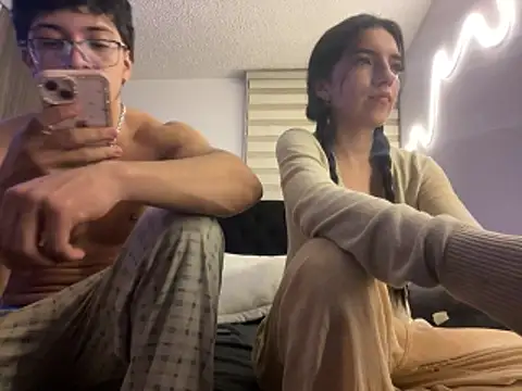 Snapshot of DesireLuxe chatting on February 19, 2026, 8:54 am DesireLuxe online show from February 19, 2026, 8:54 am