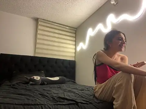 Snapshot of DesireLuxe chatting on March 5, 2026, 7:59 am DesireLuxe online show from March 5, 2026, 7:59 am