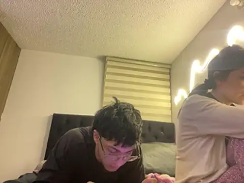 Snapshot of DesireLuxe chatting on March 19, 2026, 9:35 am DesireLuxe online show from March 19, 2026, 9:35 am