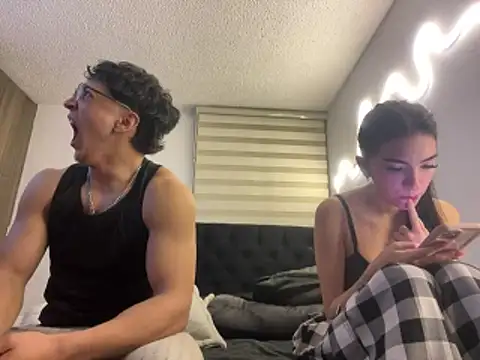 Snapshot of DesireLuxe chatting on March 25, 2026, 6:30 am DesireLuxe online show from March 25, 2026, 6:30 am