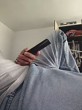 andreiiiii2025 online show from June 17, 2026, 8:17 am