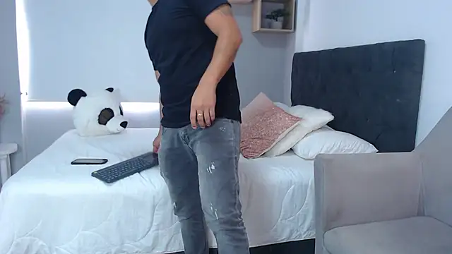 sebastian colle online show from March 11, 2025, 7:25 pm