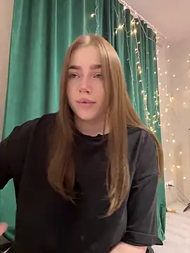 Milana mil online show from February 28, 2025, 4:53 pm