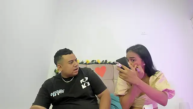 Snapshot of MICHAEL_AND_SHARON chatting on March 5, 2025, 3:08 am MICHAEL AND SHARON online show from March 5, 2025, 3:08 am