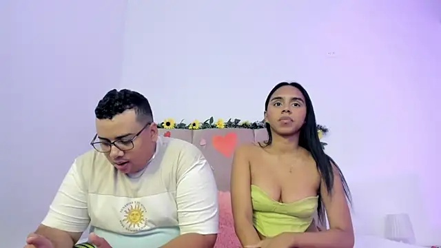 Snapshot of MICHAEL_AND_SHARON chatting on March 19, 2025, 6:14 am MICHAEL AND SHARON online show from March 19, 2025, 6:14 am