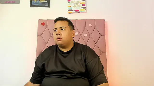 Snapshot of MICHAEL_AND_SHARON chatting on October 11, 2025, 4:33 am MICHAEL AND SHARON online show from October 11, 2025, 4:33 am