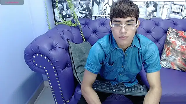 Santiago Johnson  online show from February 25, 2025, 6:09 pm