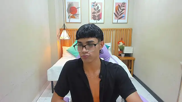 Santiago Johnson  online show from March 10, 2025, 6:34 pm