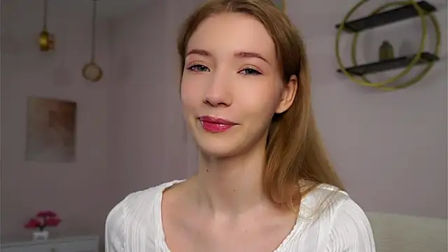 Snapshot of SunnivaCovil chatting on September 19, 2025, 2:40 pm SunnivaCovil online show from September 19, 2025, 2:40 pm