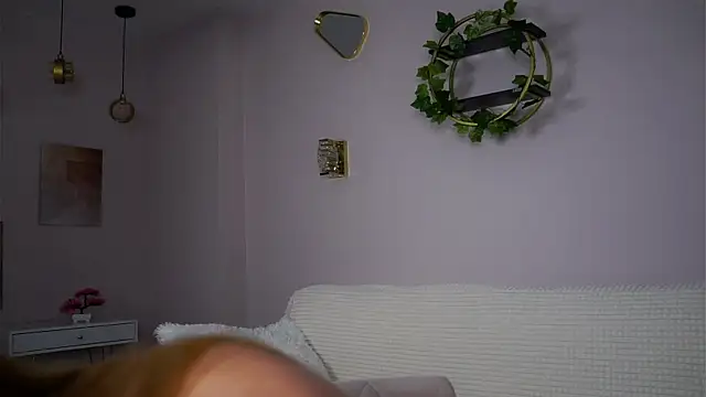 Snapshot of SunnivaCovil chatting on October 15, 2025, 2:28 pm SunnivaCovil online show from October 15, 2025, 2:28 pm