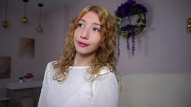 Snapshot of SunnivaCovil chatting on October 25, 2025, 1:51 pm SunnivaCovil online show from October 25, 2025, 1:51 pm