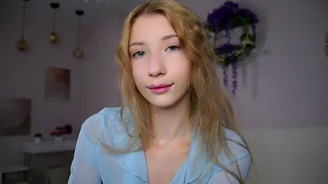 Snapshot of SunnivaCovil chatting on October 26, 2025, 2:34 pm SunnivaCovil online show from October 26, 2025, 2:34 pm