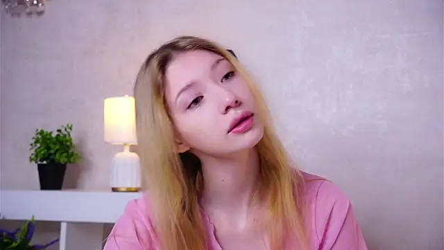 SunnivaCovil online show from June 14, 2026, 2:41 pm