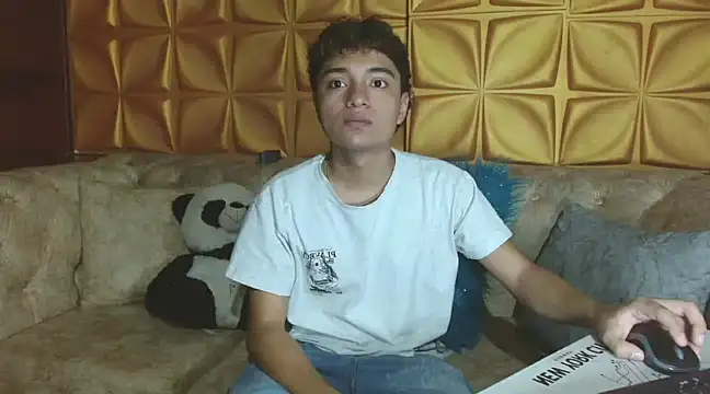 CamilowhiteS online show from March 13, 2025, 7:17 pm