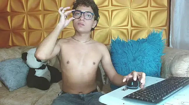 CamilowhiteS online show from March 18, 2025, 10:48 pm
