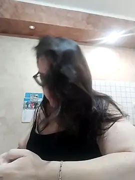 Dolcecurvy online show from November 18, 2025, 8:19 am