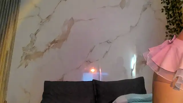 Little Lau1 online show from October 2, 2025, 8:05 pm