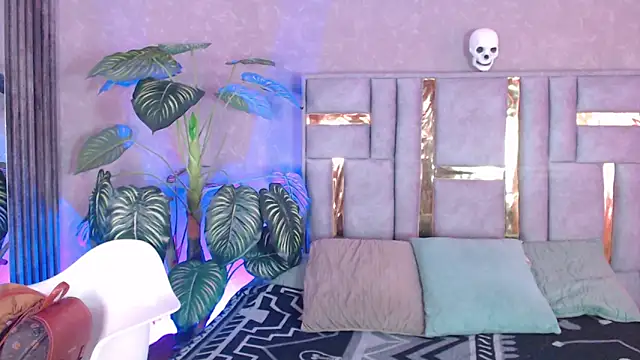 Tyla Ks online show from October 9, 2025, 7:34 pm