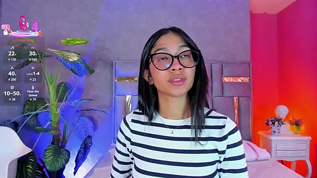 Tyla Ks online show from April 22, 2026, 7:04 pm