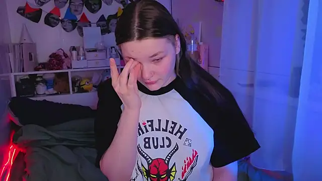 milliedoll online show from December 19, 2025, 3:02 am