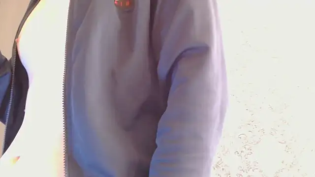 Snapshot of frama666 chatting on October 4, 2025, 8:01 am frama666 online show from October 4, 2025, 8:01 am