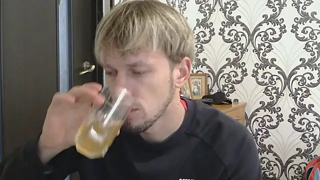 Snapshot of frama666 chatting on October 5, 2025, 12:14 pm frama666 online show from October 5, 2025, 12:14 pm