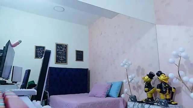 innocenthazel online show from May 15, 2026, 2:51 am