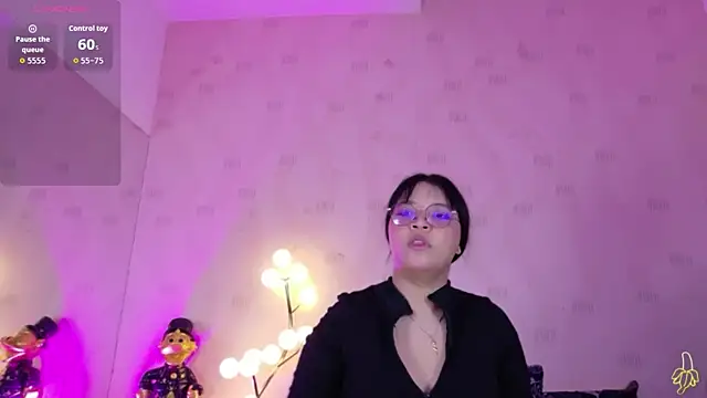 innocenthazel online show from May 27, 2026, 2:52 am