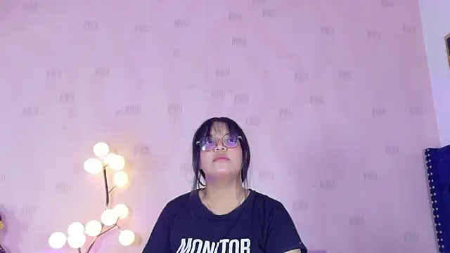 innocenthazel online show from June 11, 2026, 2:53 am
