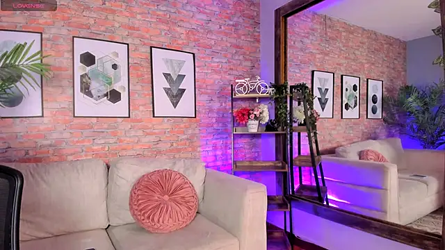 Snapshot of Lucia_Brown_ chatting on October 6, 2025, 5:21 pm Lucia Brown  online show from October 6, 2025, 5:21 pm