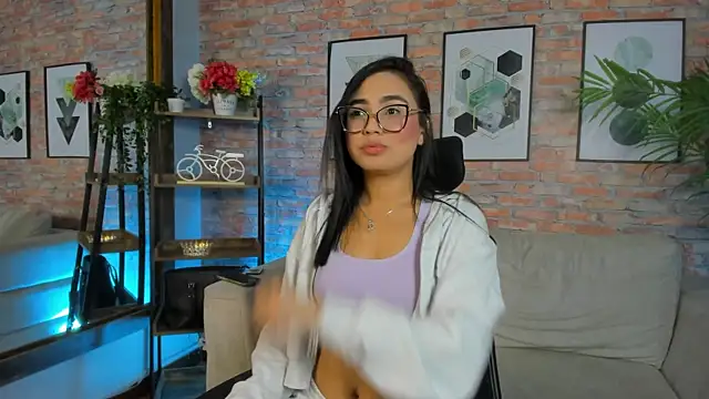 Snapshot of Lucia_Brown_ chatting on October 17, 2025, 1:14 pm Lucia Brown  online show from October 17, 2025, 1:14 pm