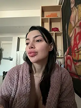 Mia Splash online show from March 4, 2026, 9:48 am