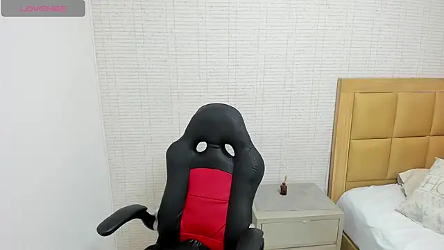 MEGANZARICK online show from October 4, 2025, 12:25 pm