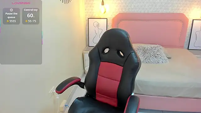 MEGANZARICK online show from October 7, 2025, 1:19 pm