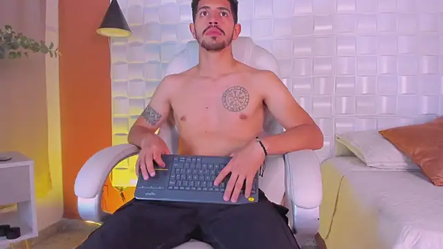 AlejandroStormm online show from March 12, 2025, 8:20 pm