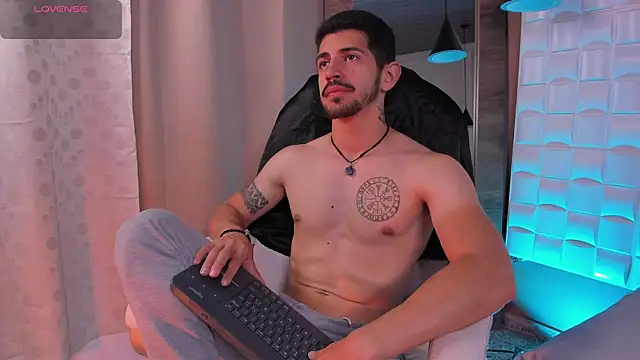 AlejandroStormm online show from December 20, 2025, 8:49 pm