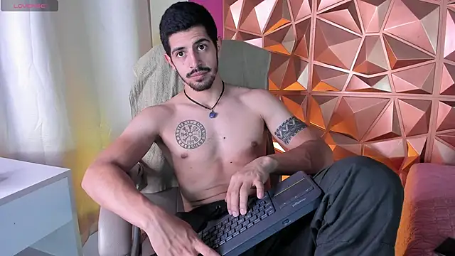 AlejandroStormm online show from March 25, 2026, 4:51 am