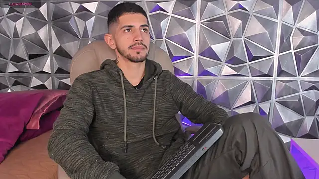 Snapshot of AlejandroStormm chatting on March 29, 2026, 8:14 am AlejandroStormm online show from March 29, 2026, 8:14 am