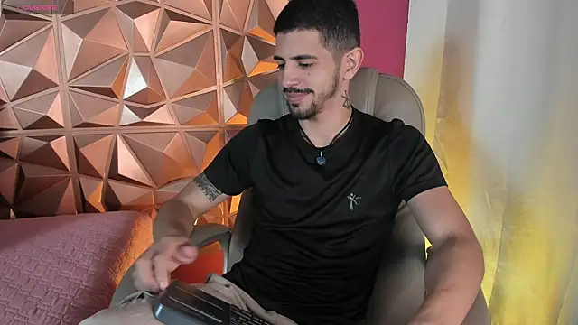 Snapshot of AlejandroStormm chatting on April 8, 2026, 4:01 am AlejandroStormm online show from April 8, 2026, 4:01 am