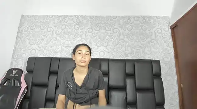 ElizaAndQuisha online show from March 12, 2025, 3:51 pm